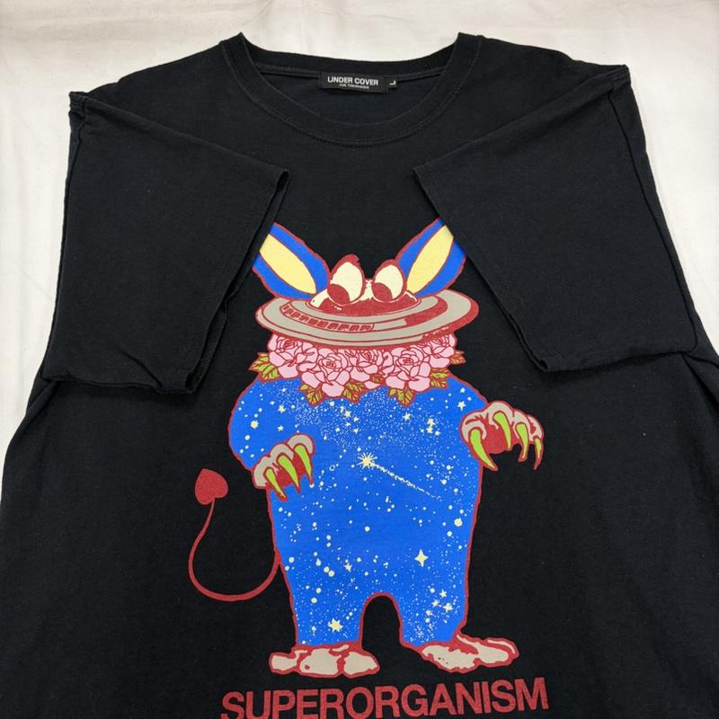 アンダーカバー UNDERCOVER Tシャツ 半袖 SUPER ORGANISM スーパーオーガニズム コラボ ロゴ プリント 半袖 Tシャツ JUN TAKAHASHI L プリント 黒 / ブラック / black X マルチカラー / マルチカラー / multicolor メンズ USED 古着 中古 50160316