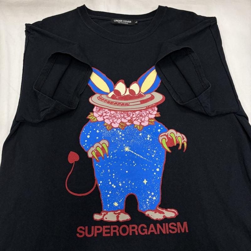 アンダーカバー UNDERCOVER Tシャツ 半袖 SUPER ORGANISM スーパーオーガニズム コラボ ロゴ プリント 半袖 Tシャツ JUN TAKAHASHI L プリント 黒 / ブラック / black X マルチカラー / マルチカラー / multicolor メンズ USED 古着 中古 50160316