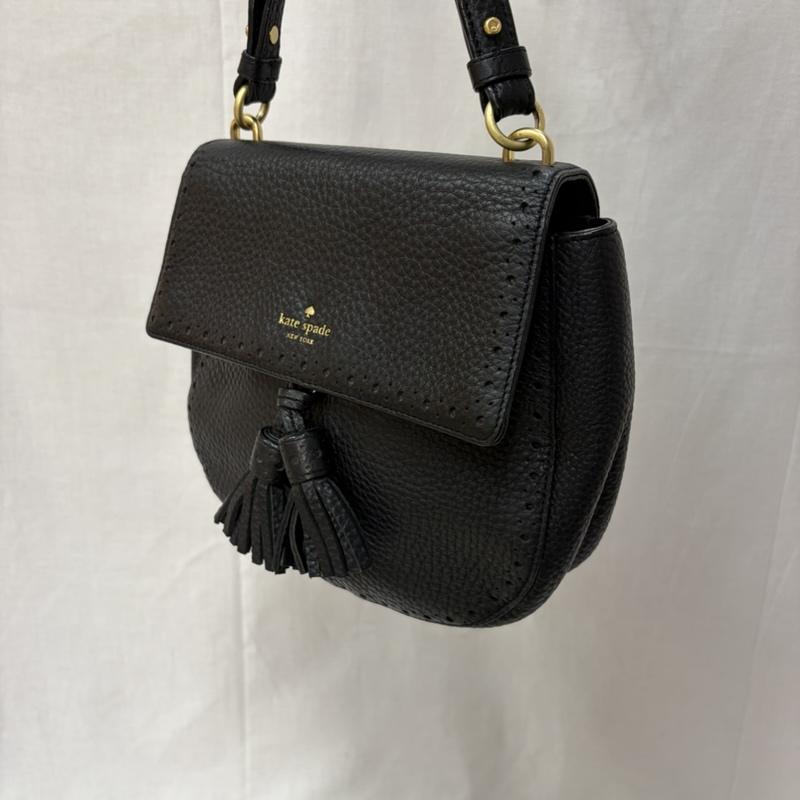 ケイトスペード Kate Spade ショルダーバッグ ショルダーバッグ James Street Shaylee タッセルショルダーバッグ 型押しデザイン black - ロゴ、文字 黒 / ブラック / black レディース USED 古着 中古 50160671