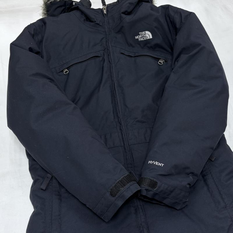 ザノースフェイス THE NORTH FACE ジャケット、上着 ダウンジャケット GIRLS ロング ダウン コート Aライン ロゴ 刺繍 フード ファー 内側ドット ジップアップ HYVENT XL ワンポイント X ロゴ、文字 X 刺繍 紺 / ネイビー / navy X 灰 / グレー / gray ガールズ USED 古着 中古 50160761