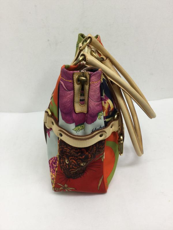 サルヴァトーレフェラガモ Salvatore Ferragamo トートバッグ トートバッグ サルヴァトーレ フェラガモ トートバッグ ベージュ グリーン マルチカラー AF-21 パンサー 豹 フラワー 花 - 総柄 マルチカラー / マルチカラー / multicolor レディース USED 古着 中古 50160815