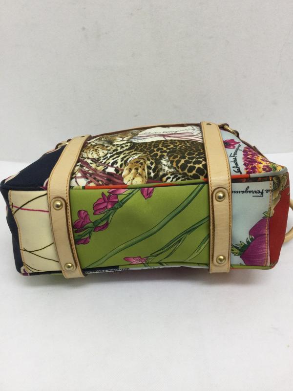 サルヴァトーレフェラガモ Salvatore Ferragamo トートバッグ トートバッグ サルヴァトーレ フェラガモ トートバッグ ベージュ グリーン マルチカラー AF-21 パンサー 豹 フラワー 花 - 総柄 マルチカラー / マルチカラー / multicolor レディース USED 古着 中古 50160815