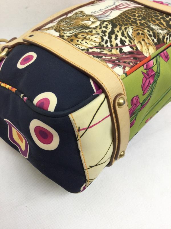 サルヴァトーレフェラガモ Salvatore Ferragamo トートバッグ トートバッグ サルヴァトーレ フェラガモ トートバッグ ベージュ グリーン マルチカラー AF-21 パンサー 豹 フラワー 花 - 総柄 マルチカラー / マルチカラー / multicolor レディース USED 古着 中古 50160815