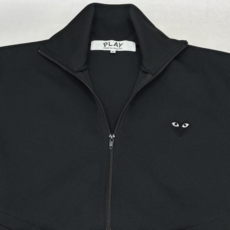 プレイコムデギャルソン PLAY COMME des GARCONS ジャケット、上着 ジャンパー、ブルゾン ブラック エンブレム スムース プリント エステル トラックジャケット ジャージ AX-T256 XL メンズ USED 古着 中古 50161111