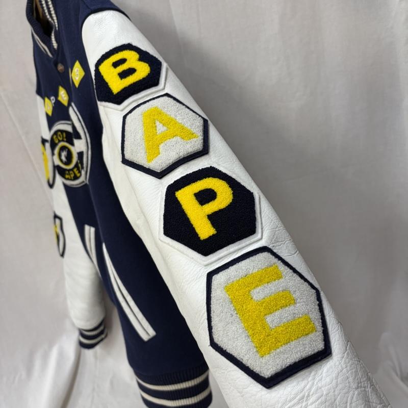 アベイシングエイプ A BATHING APE ジャケット、上着 ジャンパー、ブルゾン BAPY スタジアムジャンパー スタジャン レザー シリアルナンバー入り ワッペン 刺繍 M ロゴ、文字 黄 / イエロー / yellow X 白 / ホワイト / white X 紺 / ネイビー / navy メンズ USED 古着 中古 50161247
