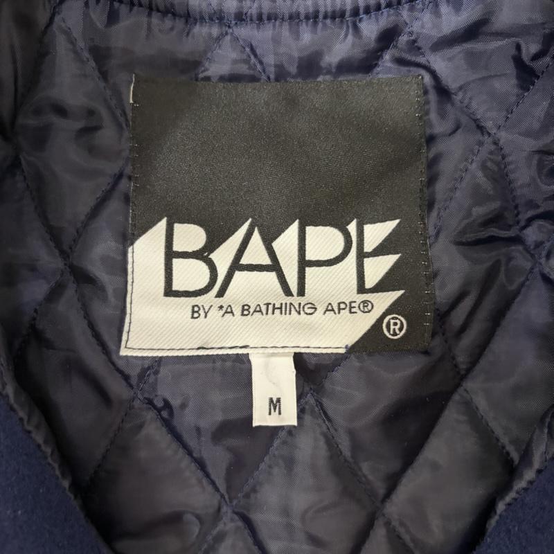 アベイシングエイプ A BATHING APE ジャケット、上着 ジャンパー、ブルゾン BAPY スタジアムジャンパー スタジャン レザー シリアルナンバー入り ワッペン 刺繍 M ロゴ、文字 黄 / イエロー / yellow X 白 / ホワイト / white X 紺 / ネイビー / navy メンズ USED 古着 中古 50161247