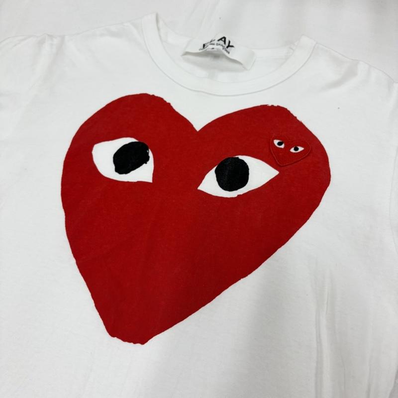 コムデギャルソン COMME des GARCONS Tシャツ 半袖 PLAY プレイ ハート 半袖 Tシャツ ロゴ プリント ワッペン パッチ S ロゴ、文字 X プリント X 刺繍 白 / ホワイト / white X 赤 / レッド / red X 青 / ブルー / blue レディース USED 古着 中古 50161316