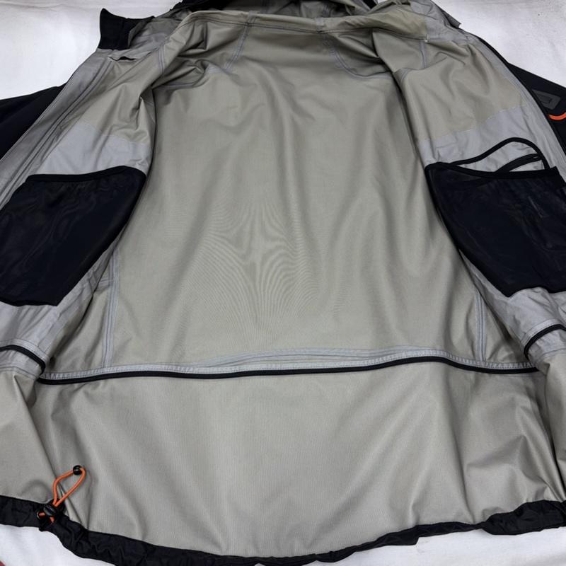 ロウアルパイン Lowe alpine ジャケット、上着 ジャンパー、ブルゾン WILDERNESS GTX JACKET GORE-TEX ゴアテックス ナイロンジャケット マウンテンパーカー ロゴ LFMX12201 - ロゴ、文字 X プリント 黒 / ブラック / black X 灰 / グレー / gray X 橙 / オレンジ / orange メンズ USED 古着 中古 50161502
