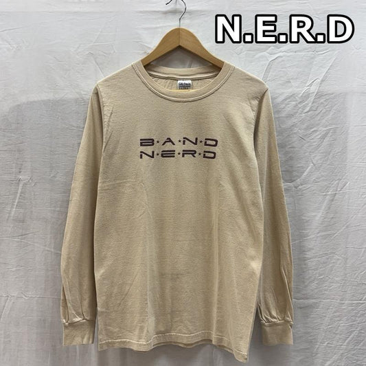 ギルダン GILDAN Tシャツ 長袖 BAND N.E.R.D エヌイーアールディー ロゴ プリント バンド Tシャツ ロンT S メンズ USED 古着 中古 50161538
