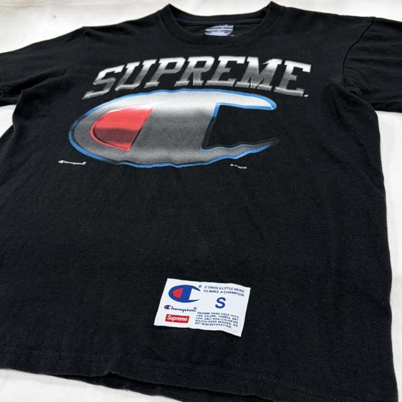シュプリーム Supreme Tシャツ 半袖 Champion チャンピオン コラボ 半袖 ロゴ プリント Tシャツ S ロゴ、文字 X プリント 黒 / ブラック / black X 白 / ホワイト / white X 灰 / グレー / gray X 赤 / レッド / red X 青 / ブルー / blue メンズ USED 古着 中古 50161781