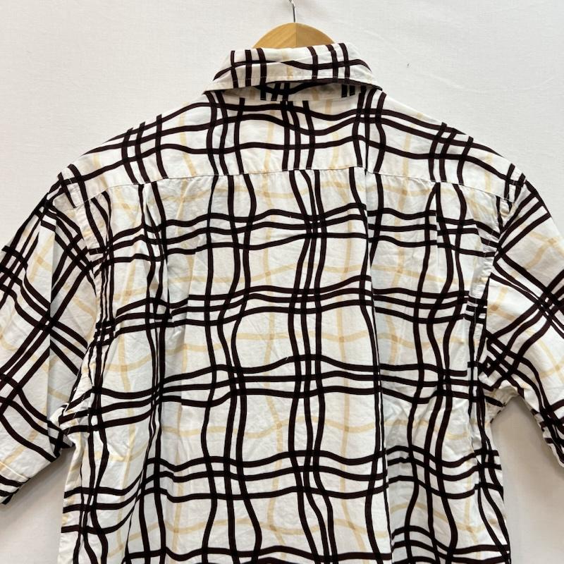 バーバリーブラックレーベル BURBERRY BLACK LABEL シャツ、ブラウス 半袖 曲線チェック柄 半袖シャツ 2 白 / ホワイト / white X 茶 / ブラウン / brown X ベージュ / ベージュ / beige メンズ USED 古着 中古 50161932
