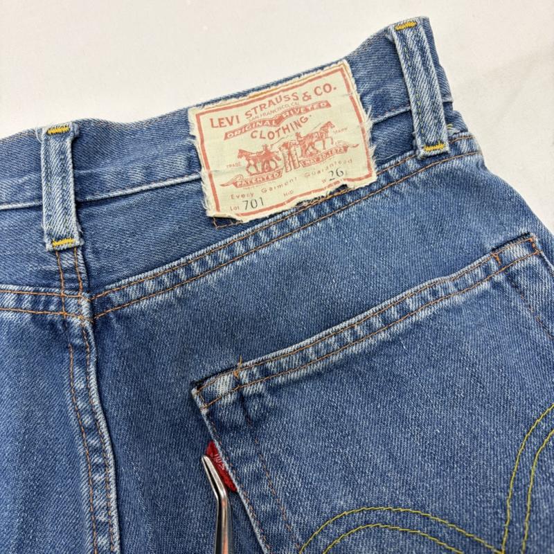 リーバイス Levi s パンツ デニム、ジーンズ 701 セルビッチ 赤耳 デニム BIGE ハイウエスト モンローモデル ジッパーフライ 26インチ 無地 青 / ブルー / blue レディース USED 古着 中古 50162021