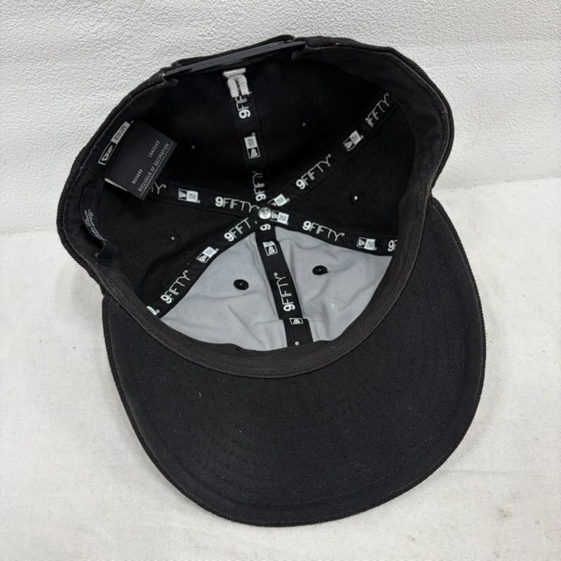 アンダーカバー UNDERCOVER 帽子 キャップ NEW ERA ニューエラ コラボ キャップ スナップバック ロゴ 刺繍 - ロゴ、文字 X 刺繍 黒 / ブラック / black X 白 / ホワイト / white メンズ USED 古着 中古 50162213