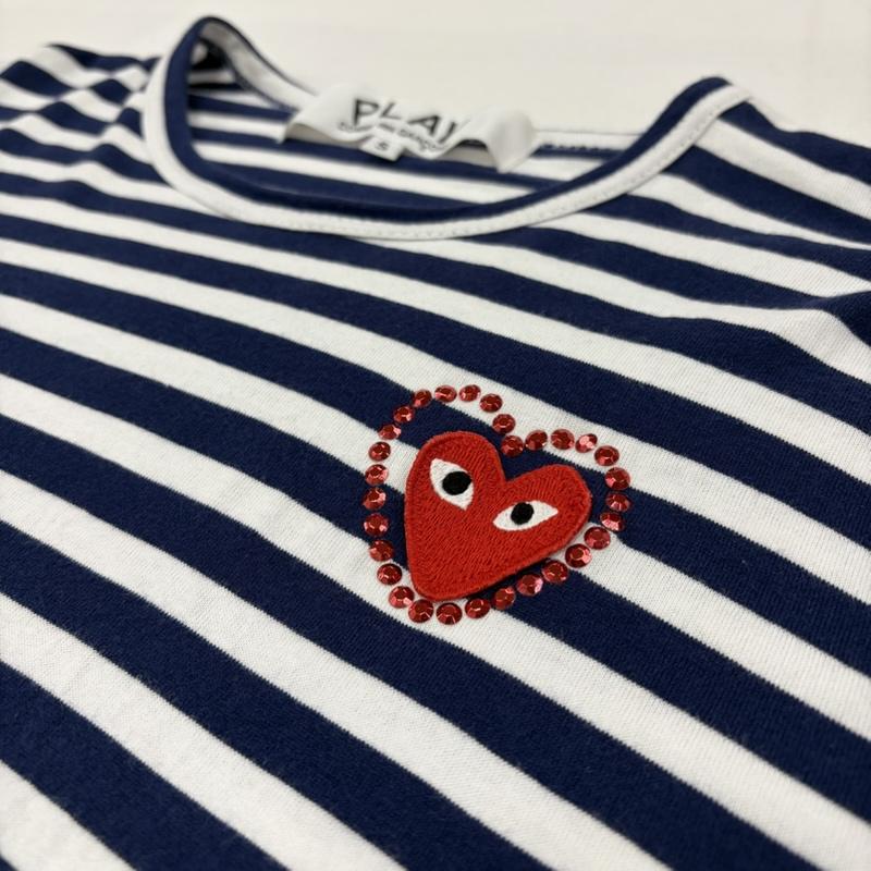 プレイコムデギャルソン PLAY COMME des GARCONS Tシャツ 長袖 PLAY プレイ ハート 長袖 ボーダー Tシャツ ロンT ロゴ プリント ワッペン パッチ スタッズ キラキラ S ボーダー柄 X ロゴ、文字 X 刺繍 紺 / ネイビー / navy X 白 / ホワイト / white X 赤 / レッド / red レディース USED 古着 中古 50162219