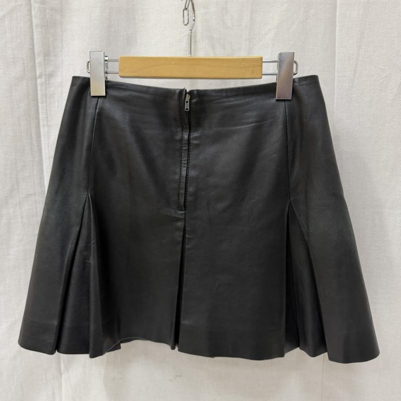 ディーケーエヌワイ DKNY スカート ミニスカート ラムレザー 羊革 プリーツ ミニスカート black 2 無地 黒 / ブラック / black レディース USED 古着 中古 50162391