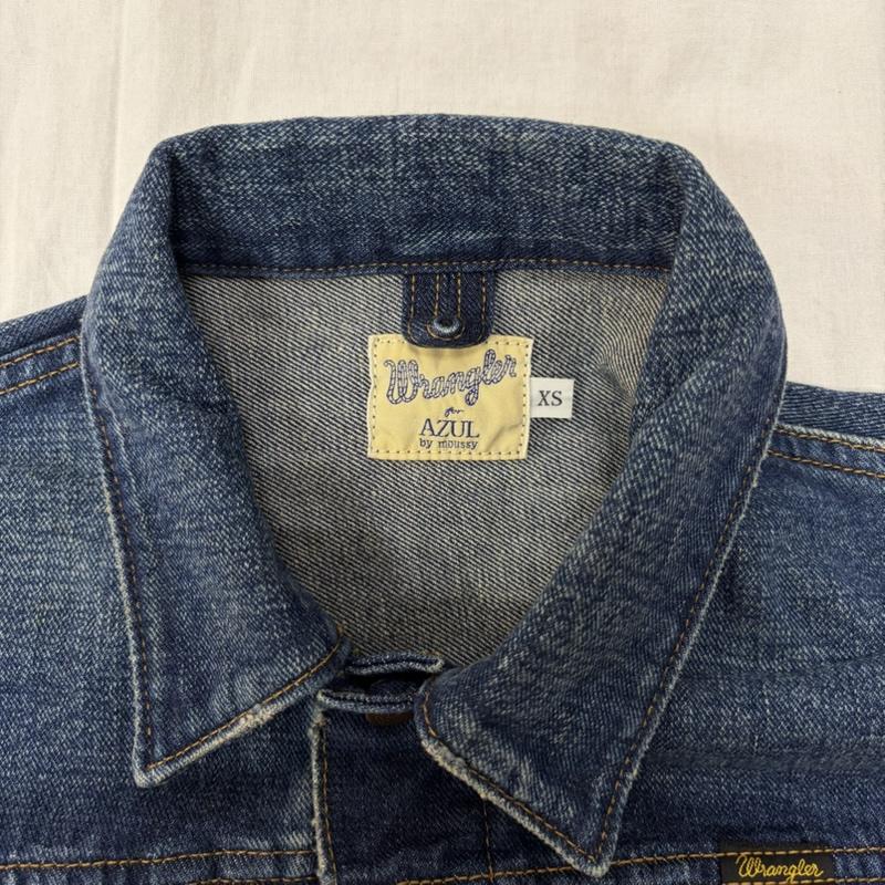 ラングラー Wrangler ジャケット、上着 ジャケット、ブレザー Wrangler×AZUL by moussy Denim JKT Gジャン indigo XS ダメージ加工 XS 無地 インディゴ / インディゴ / Indigo メンズ USED 古着 中古 50162448