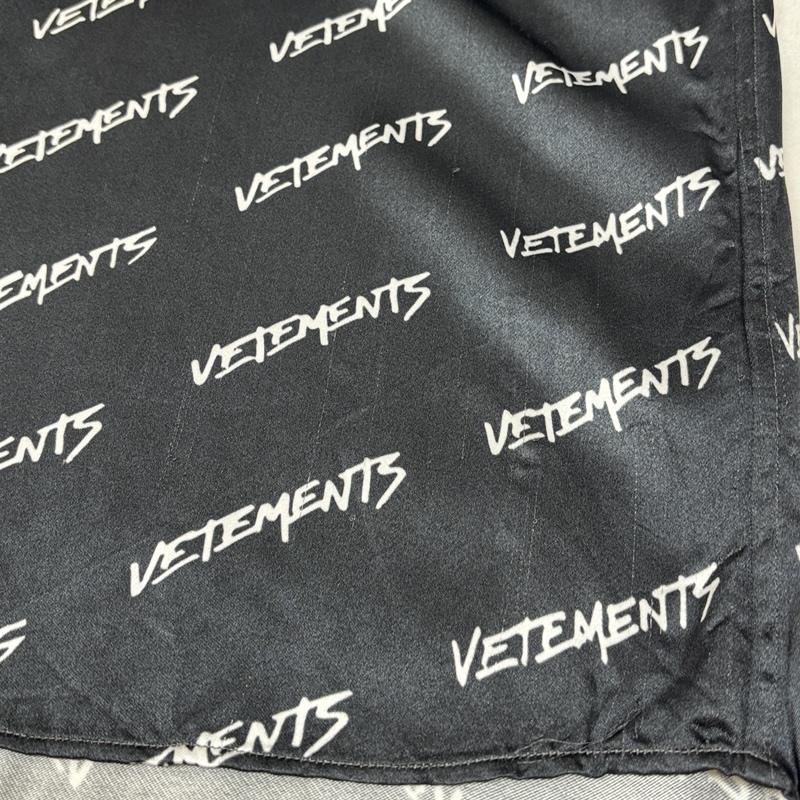 ヴェトモン VETEMENTS シャツ、ブラウス 半袖 UE52SH260W ロゴ 総柄 ナイロン オーバーサイズ 半袖 シャツ XS メンズ USED 古着 中古 50162498