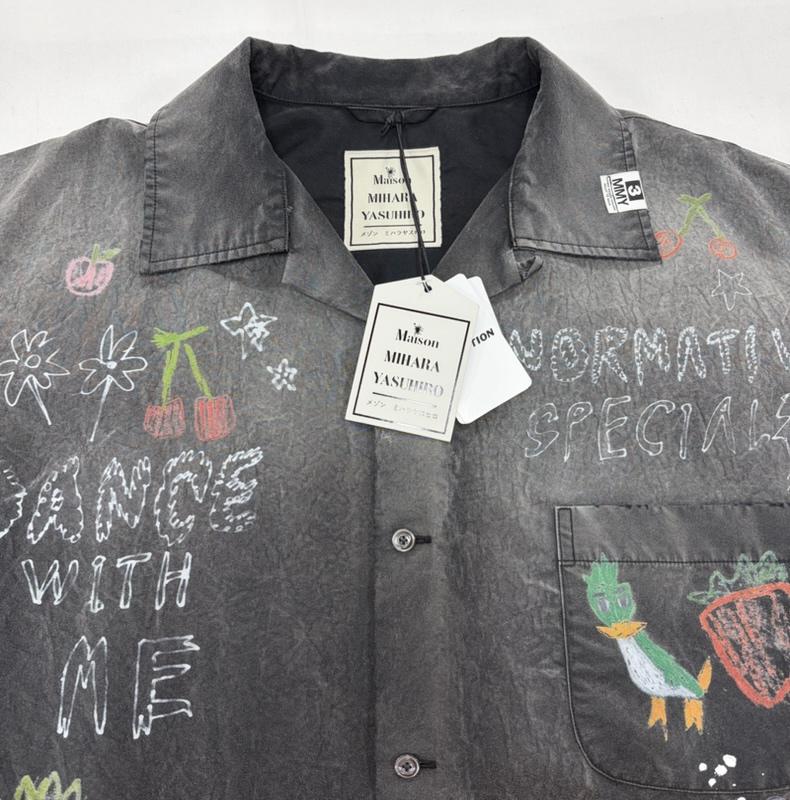 ミハラヤスヒロ MIHARAYASUHIRO シャツ、ブラウス 半袖 26SS Hand Drawing Print Shirt 落書き風 プリント 半袖 開襟 シャツ J16SH184 46 ロゴ、文字 X プリント マルチカラー / マルチカラー / multicolor メンズ USED 古着 中古 50162585