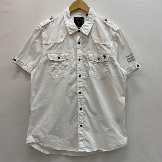 ゲス Guess シャツ、ブラウス 半袖 半袖 シャツ 胸 フラップ ポケット エポーレット ミリタリー L 無地 白 / ホワイト / white メンズ USED 古着 中古 50162589