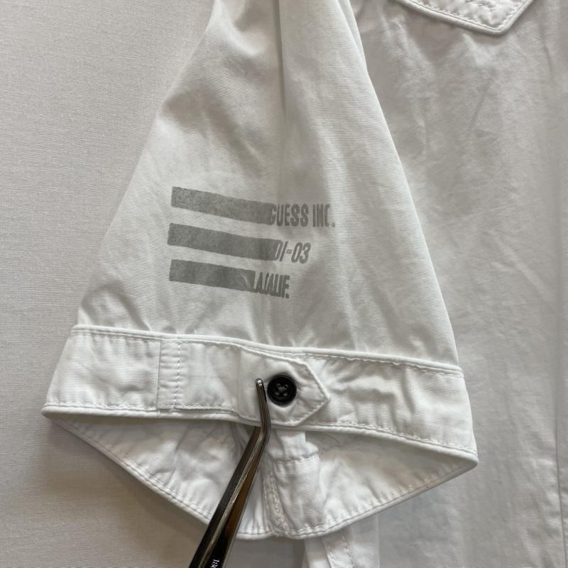 ゲス Guess シャツ、ブラウス 半袖 半袖 シャツ 胸 フラップ ポケット エポーレット ミリタリー L 無地 白 / ホワイト / white メンズ USED 古着 中古 50162589