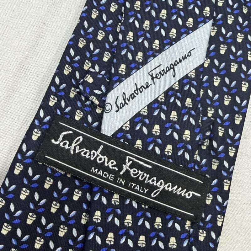 サルヴァトーレフェラガモ Salvatore Ferragamo ネクタイ ネクタイ 総柄 シルク100％ 植木鉢 ネイビー 青系 - 総柄 紺 / ネイビー / navy メンズ USED 古着 中古 50162849