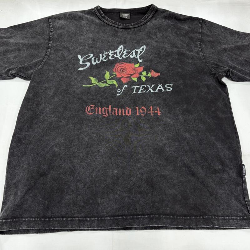 アヴィレックス AVIREX Tシャツ 半袖 26 限定 フェード 半袖 Tシャツ バラ プリント ロゴ 両面 SWEETEST OF TEXAS XL ロゴ、文字 X プリント 黒 / ブラック / black X 赤 / レッド / red X 緑 / グリーン / green メンズ USED 古着 中古 50163038