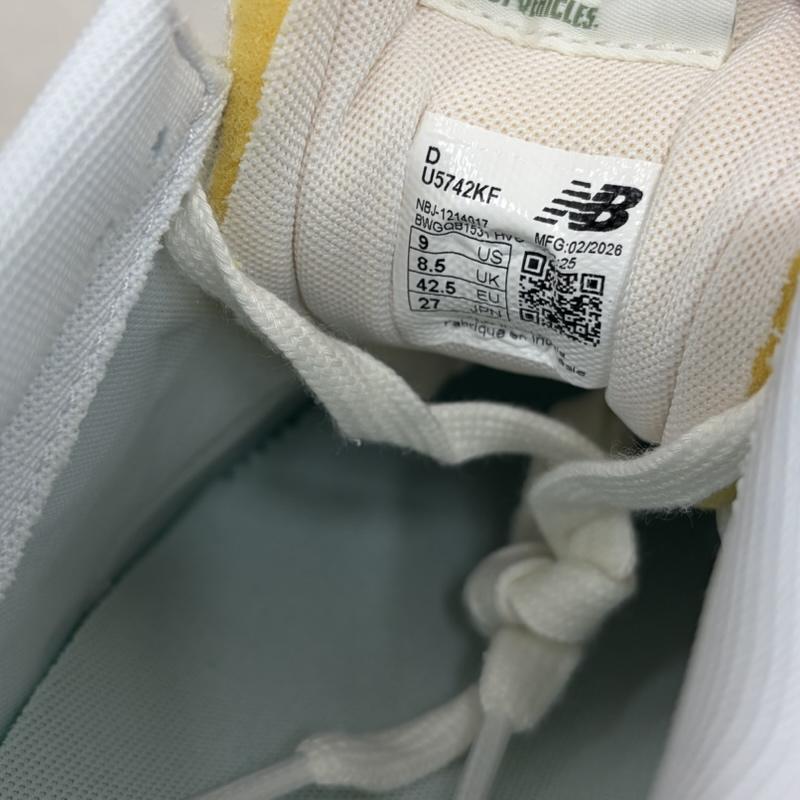 ニューバランス New Balance スニーカー スニーカー U5742KF スウェード メッシュ スニーカー クラシック ロゴ 27.0cm ロゴ、文字 白 / ホワイト / white X カーキ / カーキ / khaki メンズ USED 古着 中古 50163079