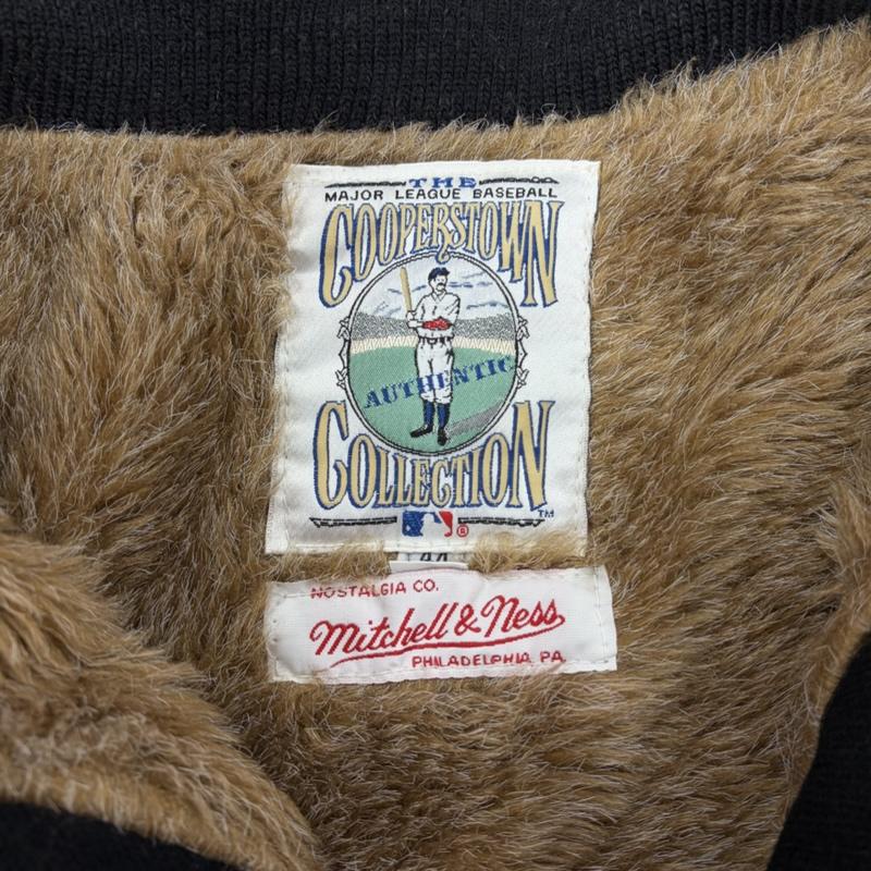 ミッチェルアンドネス Mitchell&Ness ジャケット、上着 ジャンパー、ブルゾン 90s 00s vintage ヴィンテージ レザー 袖 スタジャン ワッペン パッチ Cooperstown Collection MLB 44 ロゴ、文字 黒 / ブラック / black X 黄 / イエロー / yellow X 青 / ブルー / blue メンズ USED 古着 中古 50163255