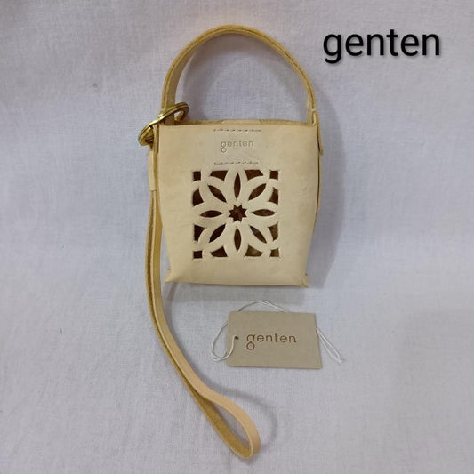 ゲンテン genten キーホルダー キーホルダー レザーカットワークチャームミニバッグ アイボリー 43574 - 無地 X ロゴ、文字 アイボリー / アイボリー / レディース USED 古着 中古 50163296