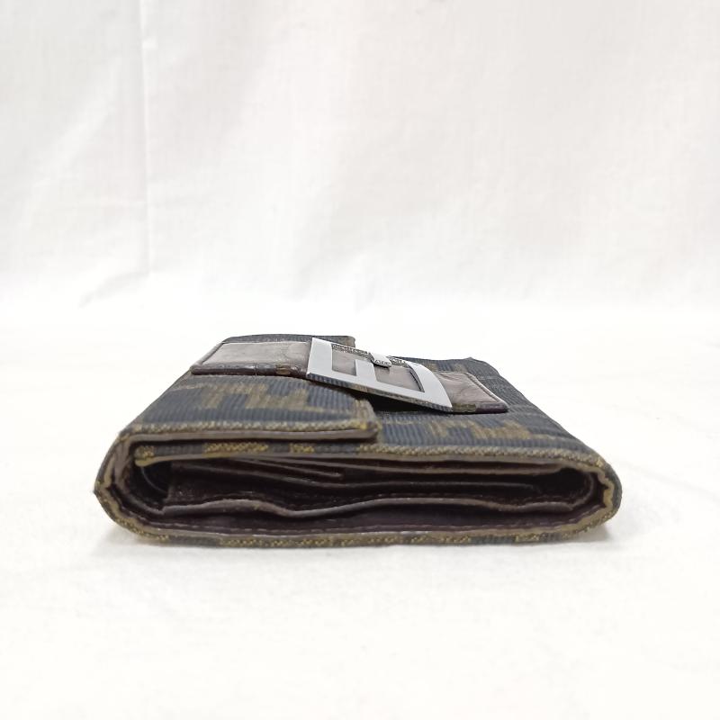 フェンディ FENDI 財布 二つ折り ズッカ柄 FFバックル 2つ折り財布 キャンバス - ロゴ、文字 茶 / ブラウン / brown レディース USED 古着 中古 50163297