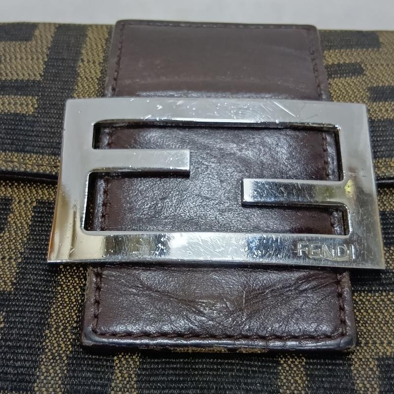フェンディ FENDI 財布 二つ折り ズッカ柄 FFバックル 2つ折り財布 キャンバス - ロゴ、文字 茶 / ブラウン / brown レディース USED 古着 中古 50163297