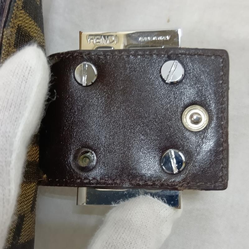 フェンディ FENDI 財布 二つ折り ズッカ柄 FFバックル 2つ折り財布 キャンバス - ロゴ、文字 茶 / ブラウン / brown レディース USED 古着 中古 50163297