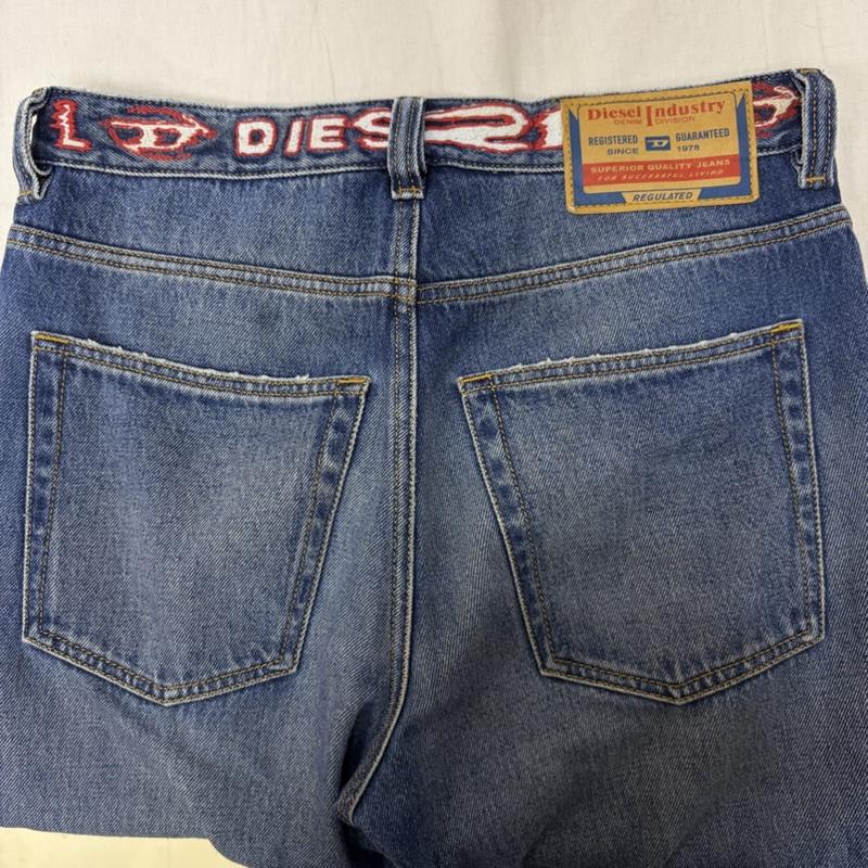 ディーゼル DIESEL パンツ デニム、ジーンズ ウエストロゴ ストレートデニムパンツ indigo W28 / L32 31インチ ロゴ、文字 インディゴ / インディゴ / Indigo メンズ USED 古着 中古 50163489
