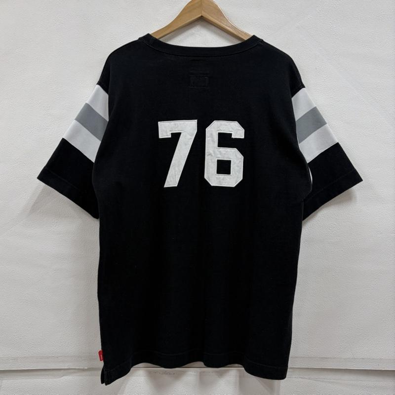 ダブルタップス WTAPS Tシャツ 半袖 Rags McGREGOR コラボ 半袖 フットボールシャツ Tシャツ ワッペン 刺繍 L ロゴ、文字 X 刺繍 黒 / ブラック / black X 白 / ホワイト / white X 灰 / グレー / gray メンズ USED 古着 中古 50163566
