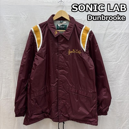ソニックラブ SONIC LAB ジャケット、上着 ジャンパー、ブルゾン Dunbrooke リメイク レザー パッチ ロゴ 刺繍 ナイロン ジャケット ネペンテス L えんじ / ワインレッド / dark red メンズ USED 古着 中古 50163589
