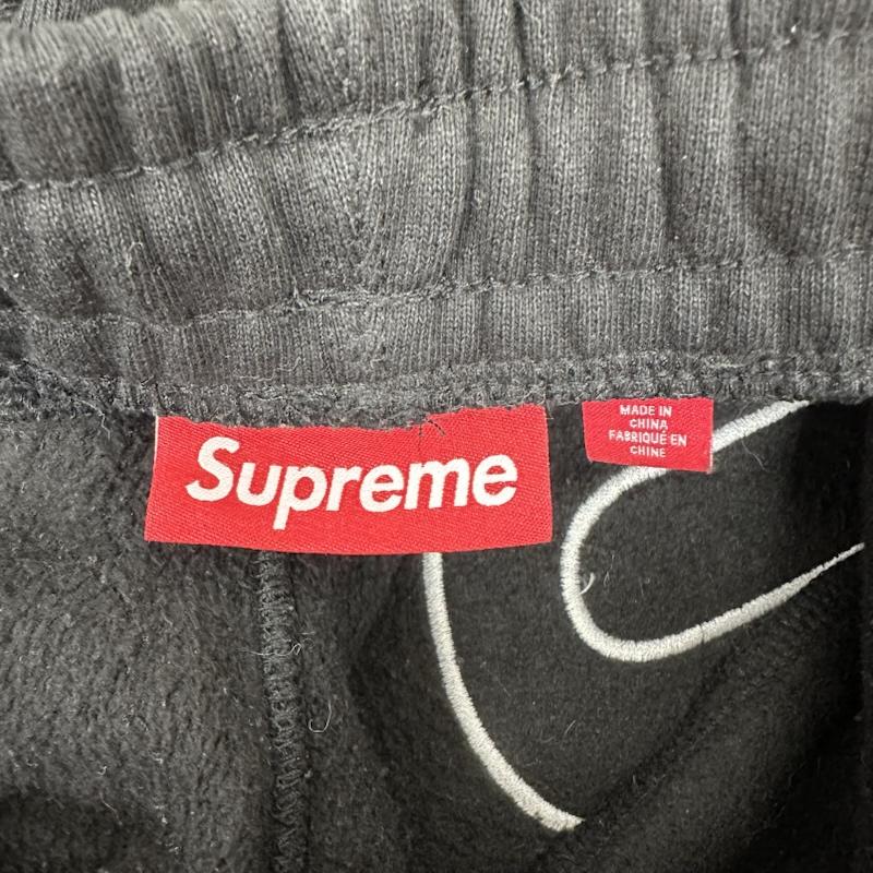 シュプリーム Supreme パンツ ワークパンツ、ペインターパンツ Satin Applique Sweatpant ロゴ スウェット パンツ L 黒 / ブラック / black メンズ USED 古着 中古 50163630