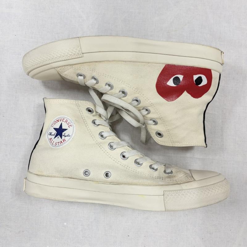 プレイコムデギャルソン PLAY COMME des GARCONS スニーカー スニーカー CONVERSE コンバース ALL STAR オールスター コラボ ハイカット スニーカー ロゴ プリント チャックテイラー 26.0cm ロゴ、文字 X プリント アイボリー / アイボリー / X 赤 / レッド / red X 黒 / ブラック / black メンズ USED 古着 中古 50163675