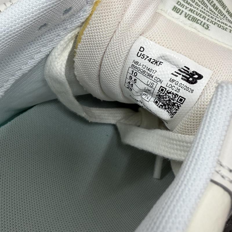 ニューバランス New Balance スニーカー スニーカー U5742KF スウェード メッシュ スニーカー クラシック ロゴ 28.0cm ロゴ、文字 アイボリー / アイボリー / X カーキ / カーキ / khaki メンズ USED 古着 中古 50163741