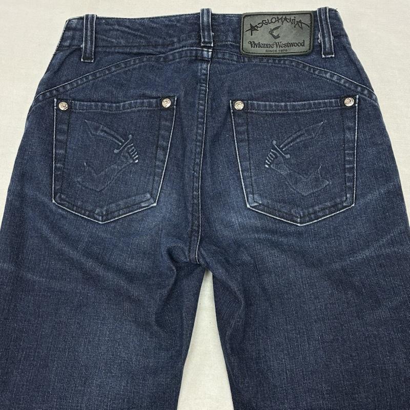 ヴィヴィアンウエストウッド Vivienne Westwood パンツ デニム、ジーンズ ANGLOMANIA オリゾンティ期 エンボスロゴ ストレッチ フレア ブーツカット デニムパンツ Y2K アーカイブ 26インチ レディース USED 古着 中古 50163753