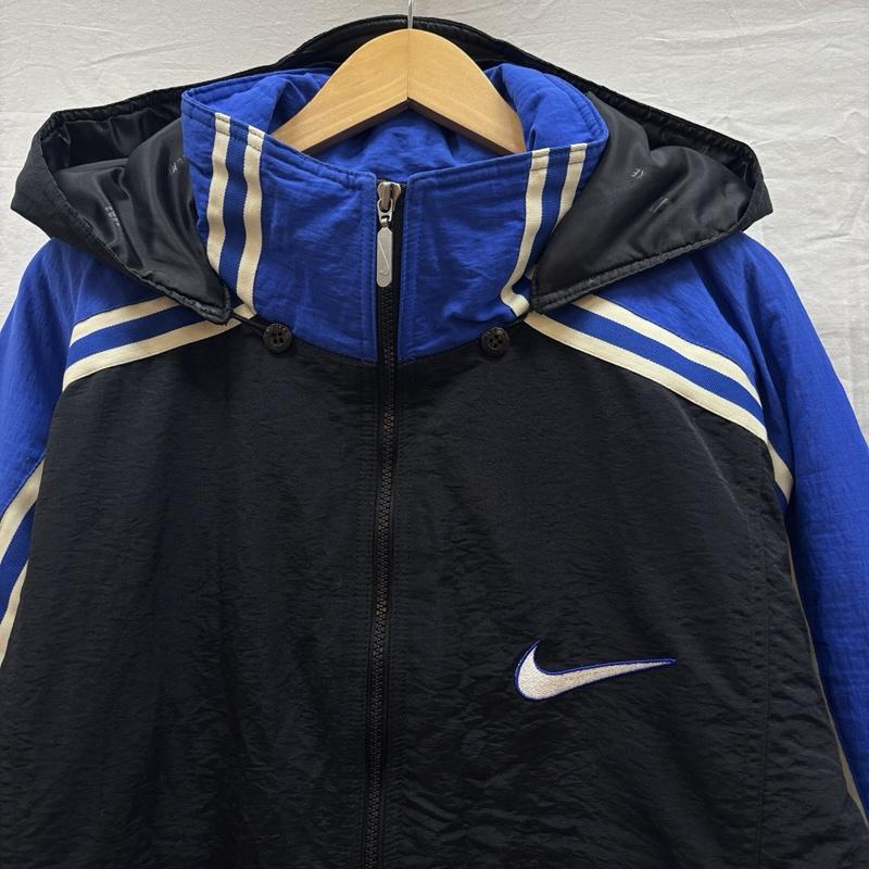 ナイキ NIKE ジャケット、上着 ジャンパー、ブルゾン 韓国規格 ナイロン 中綿 ショート ベンチコート ジャケット フード取り外し可 - 黒 / ブラック / black X 青 / ブルー / blue メンズ USED 古着 中古 50163853