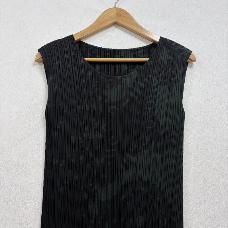プリーツプリーズ PLEATS PLEASE ワンピース ひざ丈スカート ISSEY MIYAKE イッセイミヤケ ノースリーブ フレンチスリーブ プリーツ ワンピース プリント PP43-JT806 3 プリント X 総柄 緑 / グリーン / green X 黒 / ブラック / black レディース USED 古着 中古 50163993