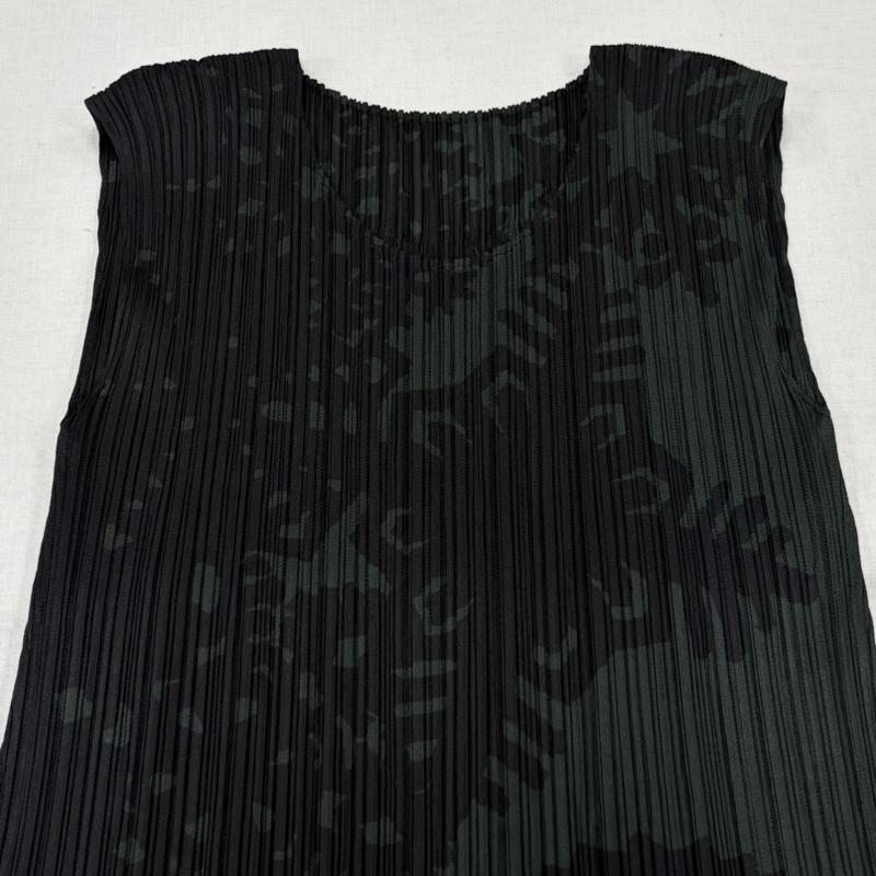 プリーツプリーズ PLEATS PLEASE ワンピース ひざ丈スカート ISSEY MIYAKE イッセイミヤケ ノースリーブ フレンチスリーブ プリーツ ワンピース プリント PP43-JT806 3 プリント X 総柄 緑 / グリーン / green X 黒 / ブラック / black レディース USED 古着 中古 50163993