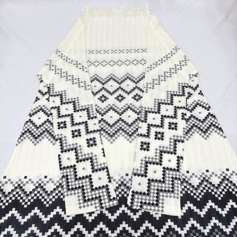 プリーツプリーズ PLEATS PLEASE ワンピース ひざ丈スカート ISSEY MIYAKE イッセイミヤケ 長袖 ハイネック プリーツ プリント ワンピース ノルディック PP43-FH394 3 プリント 白 / ホワイト / white X 灰 / グレー / gray X 黒 / ブラック / black レディース USED 古着 中古 50163995