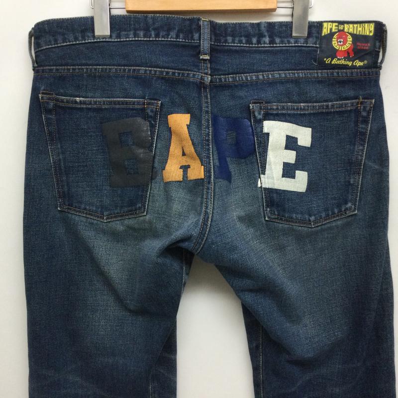 アベイシングエイプ A BATHING APE ボトムス ボトムス バックロゴプリント デニムパンツ ジーンズ 日本製 L ロゴ、文字 インディゴ / インディゴ / Indigo メンズ USED 古着 中古 50164055