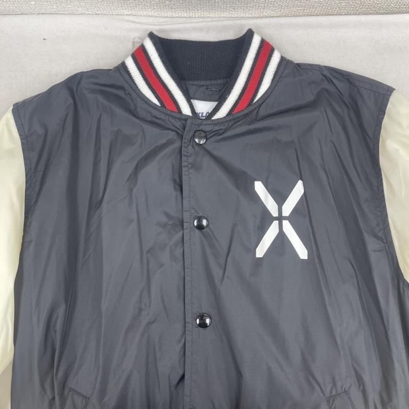 エクストララージ XLARGE ジャケット、上着 ジャンパー、ブルゾン バック ロゴ プリント スタジアム ジャンパー ブルゾン 01161503 S 黒 / ブラック / black メンズ USED 古着 中古 50164074