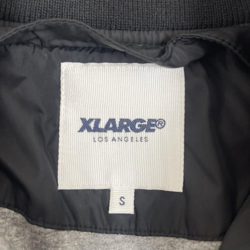 エクストララージ XLARGE ジャケット、上着 ジャンパー、ブルゾン バック ロゴ プリント スタジアム ジャンパー ブルゾン 01161503 S 黒 / ブラック / black メンズ USED 古着 中古 50164074
