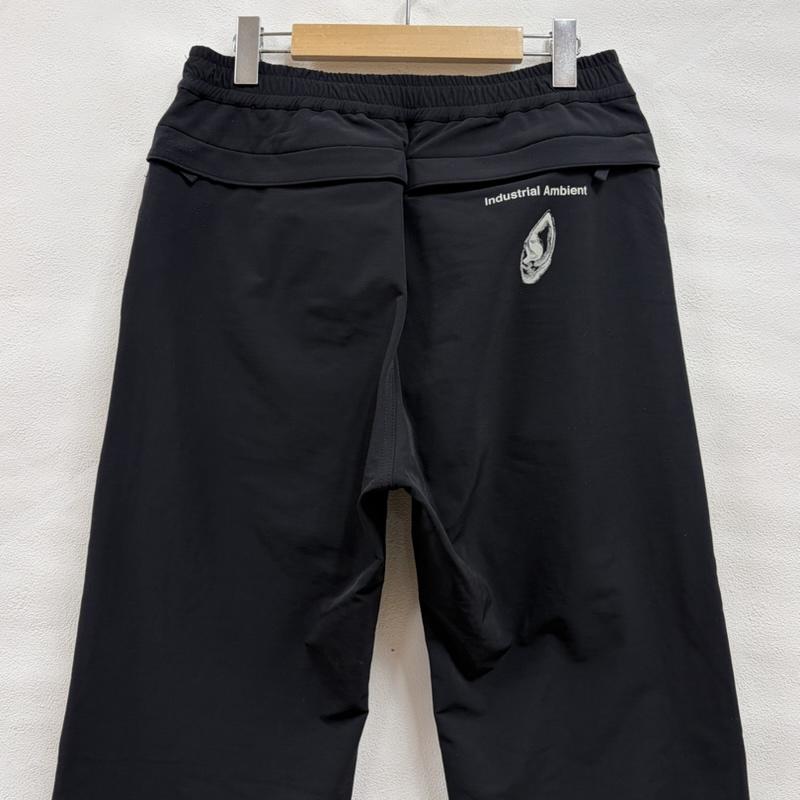 アンダーカバー UNDERCOVER パンツ ワークパンツ、ペインターパンツ 19ss 時計じかけのオレンジ テック テーパード ジョガーパンツ ナイロン 2 ロゴ、文字 X プリント 黒 / ブラック / black X 白 / ホワイト / white メンズ USED 古着 中古 50164097
