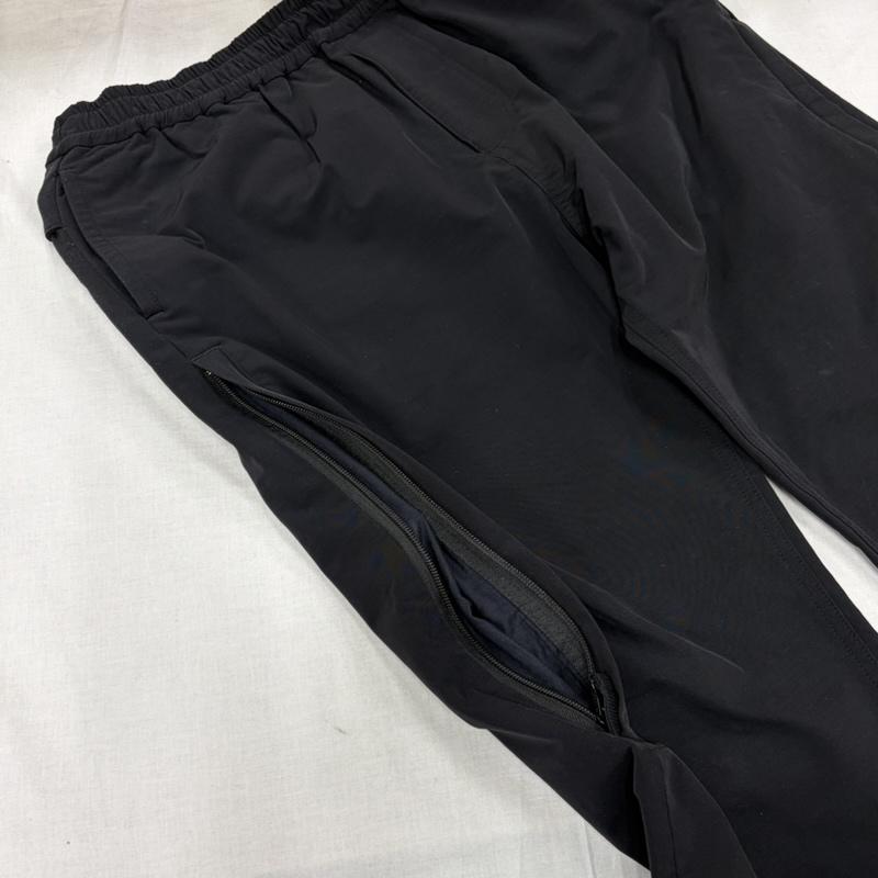 アンダーカバー UNDERCOVER パンツ ワークパンツ、ペインターパンツ 19ss 時計じかけのオレンジ テック テーパード ジョガーパンツ ナイロン 2 ロゴ、文字 X プリント 黒 / ブラック / black X 白 / ホワイト / white メンズ USED 古着 中古 50164097