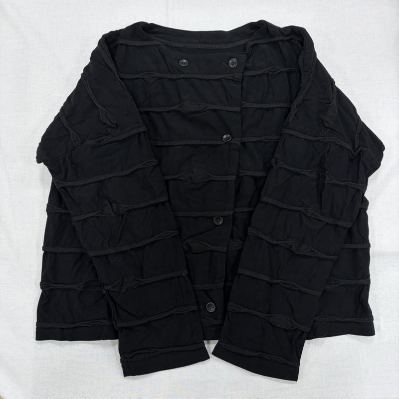 イッセイミヤケ ISSEY MIYAKE カーディガン 長袖 HaaT ハート 長袖 立体 プリーツ ボーダー デザイン カーディガン カットソー 日本製 2 無地 黒 / ブラック / black レディース USED 古着 中古 50164186