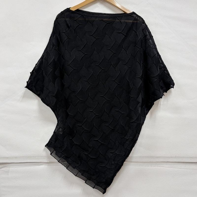 イッセイミヤケ ISSEY MIYAKE カットソー 半袖 エンボス加工 デザイン カットソー 変形 シアー ニット チュニック IM23KN015 日本製 2 無地 黒 / ブラック / black レディース USED 古着 中古 50164316